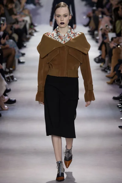Look 25
